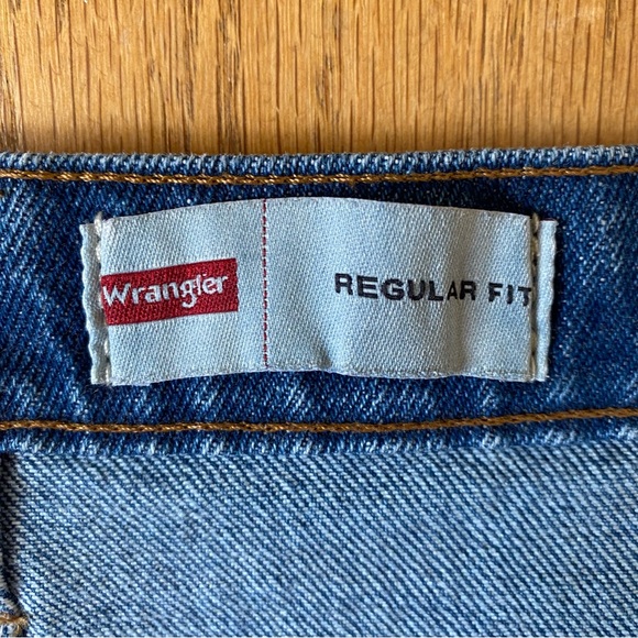 WRANGLER • 42 x 30 Regular Fit Premium Quality Blue Jeans - Picture 3 of 16